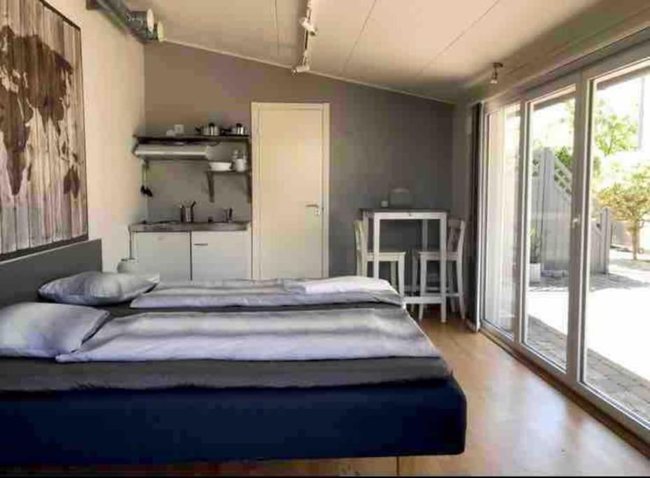 Garden House With Parking In Lägenhet