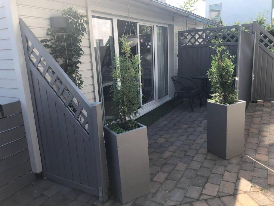 Garden House With Parking In Lägenhet *