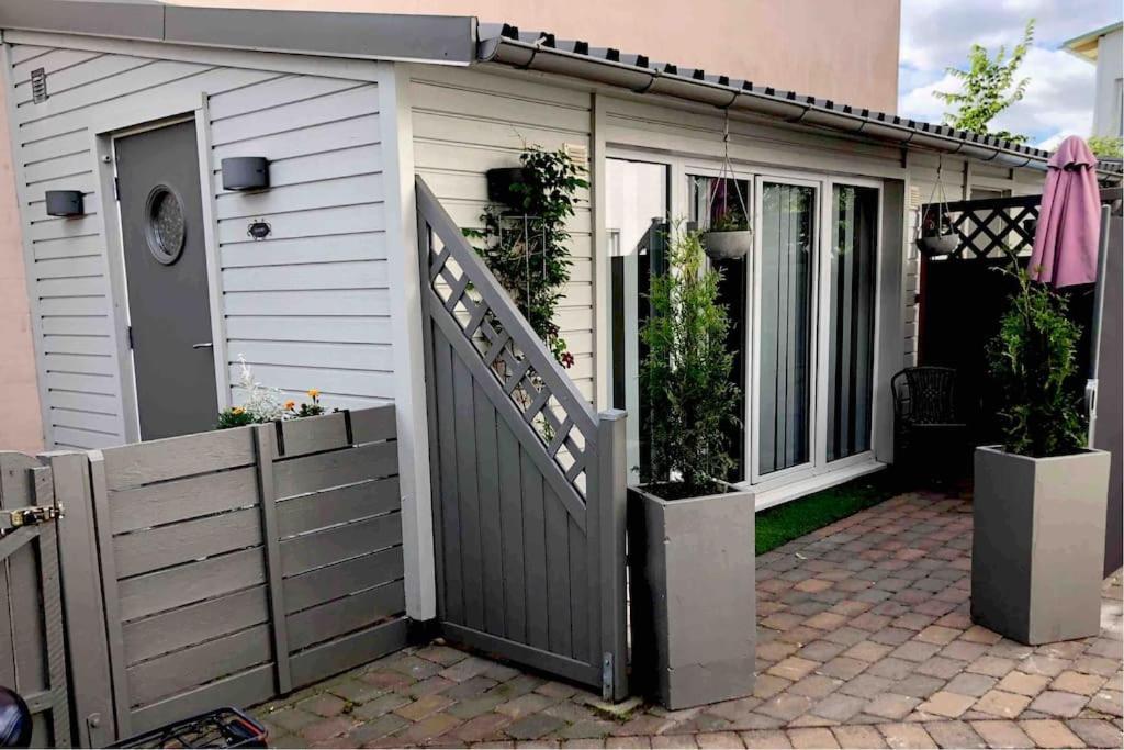 Garden House With Parking In Lägenhet Malmö