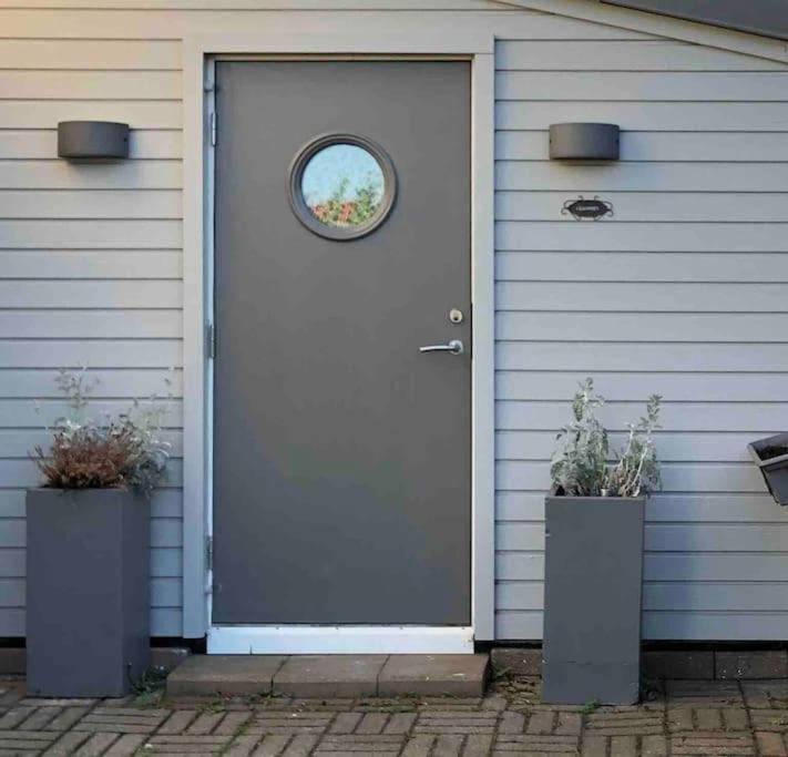 Garden House With Parking In Lägenhet Malmö